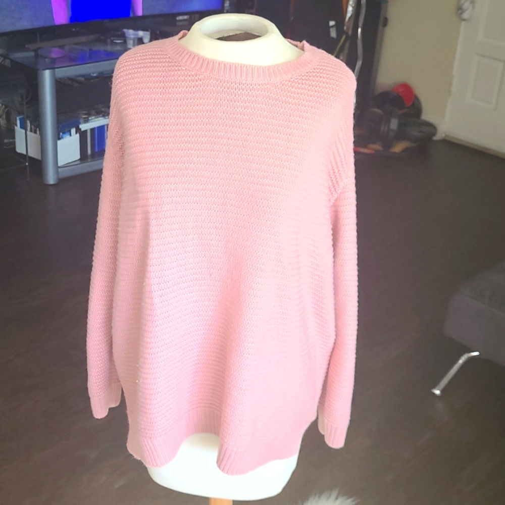 Teenbell pink sweater/ size L 💓
